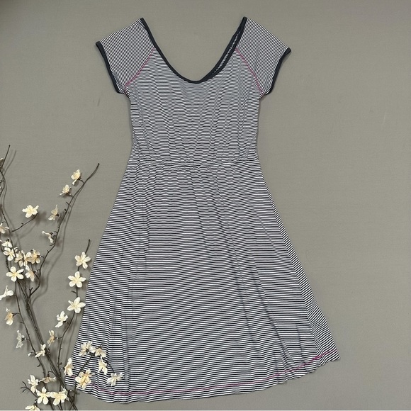 PRANA Faith gray white pinstriped fit n flare dress, M. - Picture 2 of 4